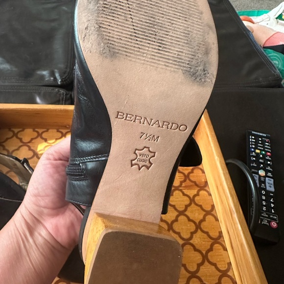 Bernardo Black Sandals with Slingback and Ruched Detail - Picture 4 of 8